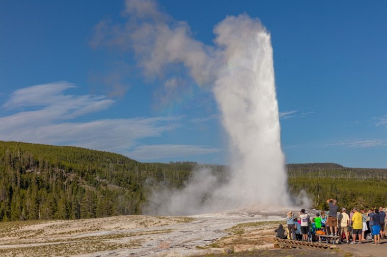 031 Yellowstone NP, old faithfull geiser.jpg